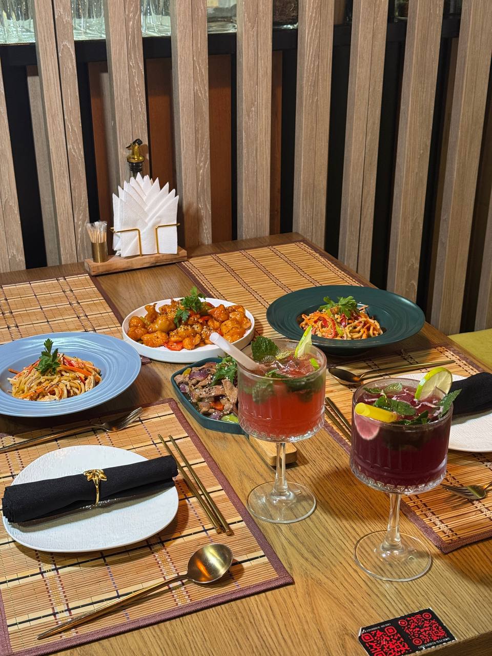 нтерьер ресторана китайской кухни Янцзы в Санкт-Петербурге — уютная атмосфера